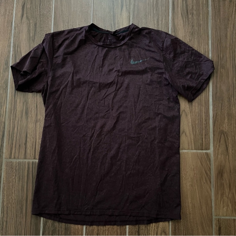 Maroon Men’s Nike tshirt size L